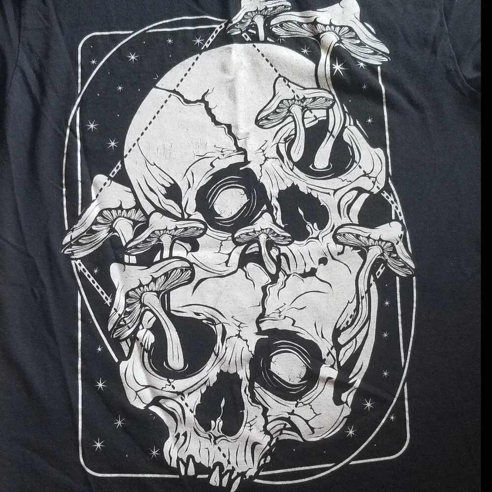 Mushroom and skull tshirt - Picture 2 of 3